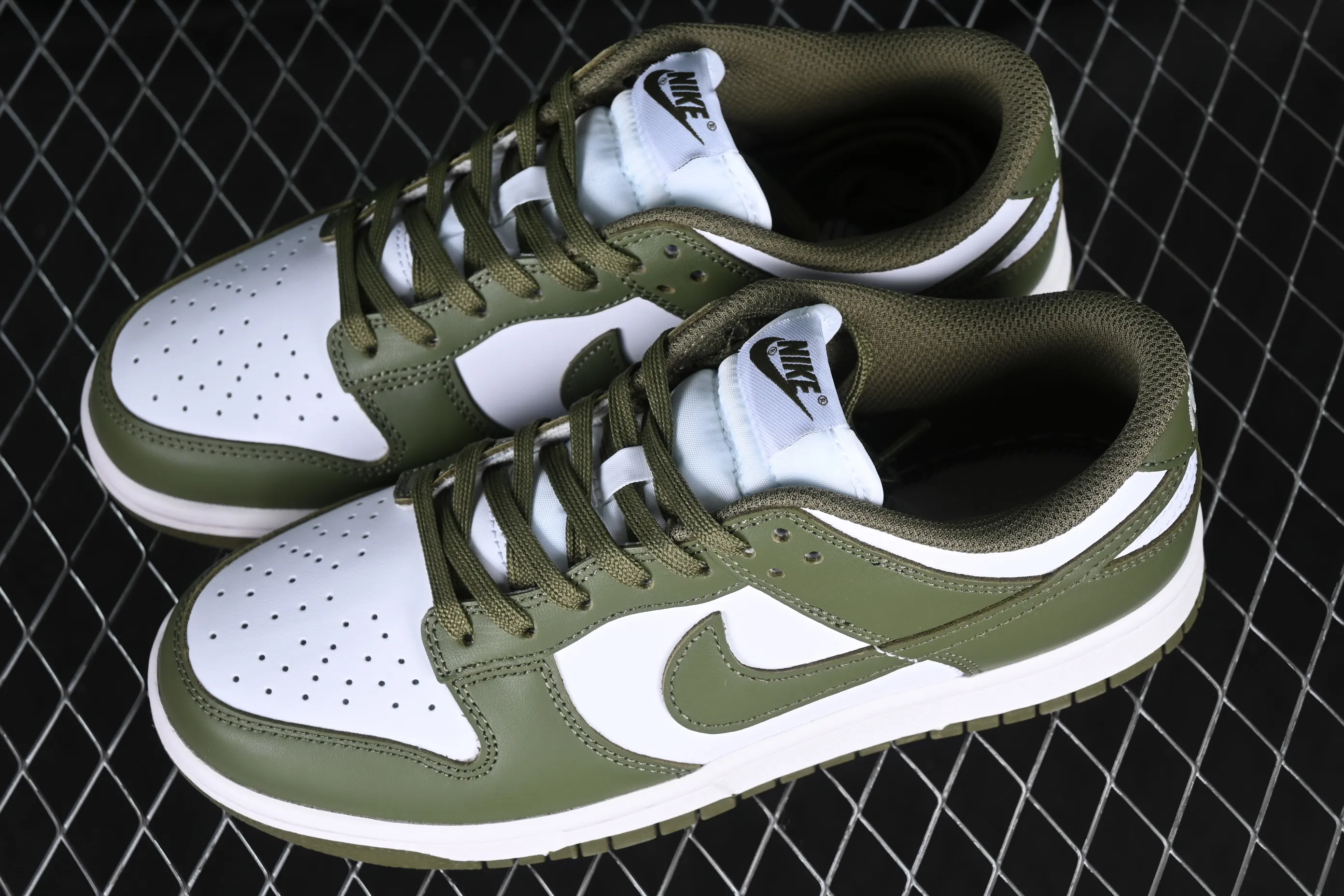 All categories Nk SB Dunk series Nk SB Dunk Low low-top sneakers J version Nk Dunk Low olive green SB smashed backboard fashion casual sneakers DD1503-120